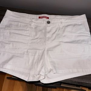 EUC Juniors Size 17 Unionbay White Shorts